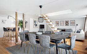 Sanders Regent - Treasured Three-Bedroom Apartment Near Central Square